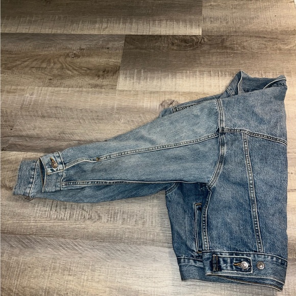 Vintage Levi’s denim jacket - Picture 5 of 9